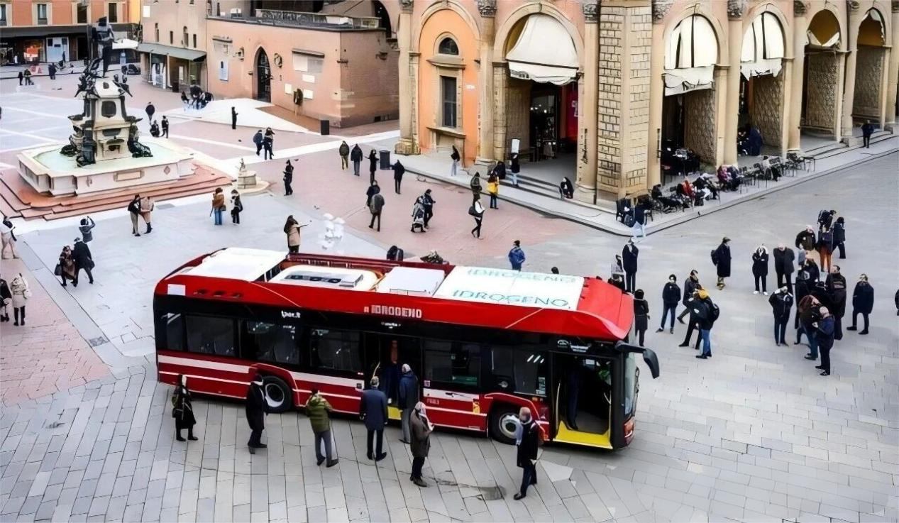  hydrogen-powered buses
